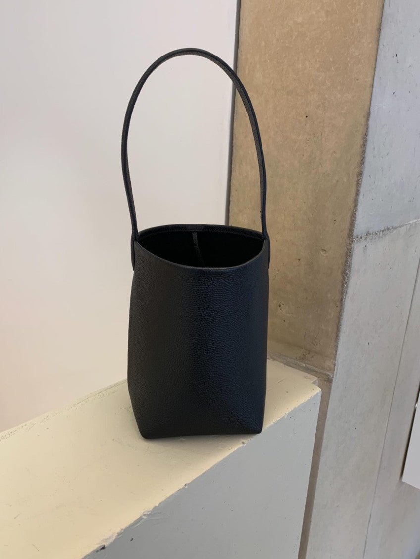 LUNE LEATHER BUCKET BAG [PRE-ORDER: SHIPS IN 2 WEEKS]